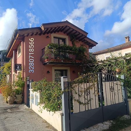Вилла La Bottega Del Fabbro Affitto Breve Contigliano Экстерьер фото